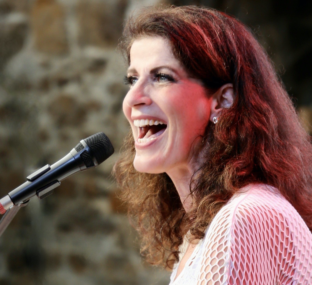 Frau Höpker bittet zum Gesang